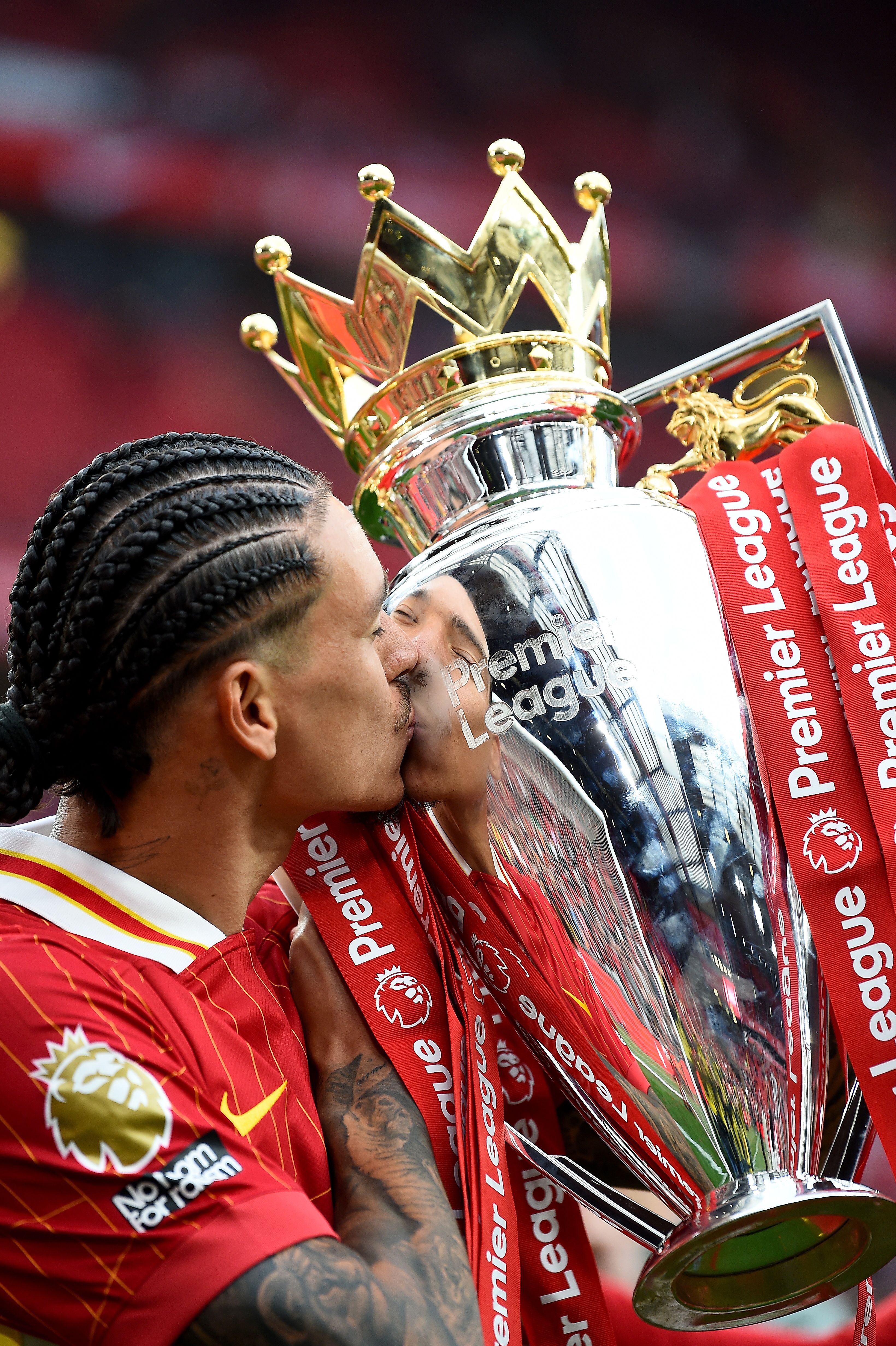 爱游戏官网-利物浦明星中场荣膺本轮最佳球员