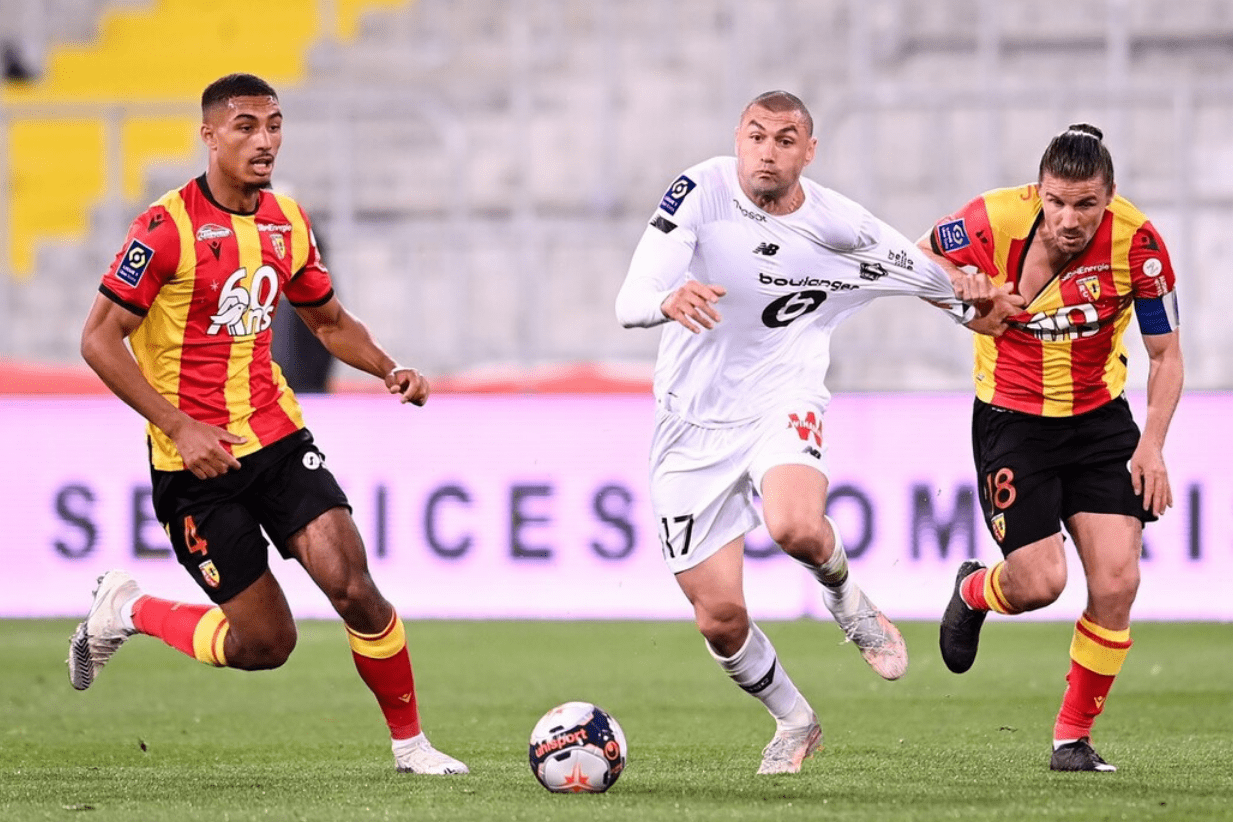 包含雷恩主场击败领头羊，法甲争冠形势扑朔迷离的词条