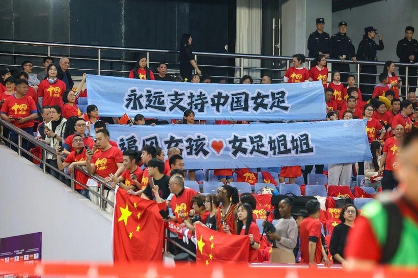 爱游戏官方登录入口-中国女足队员在国际比赛中全力以赴获胜