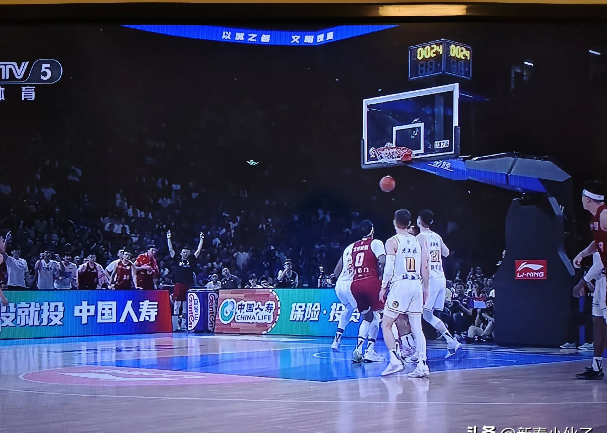 强队之间激烈对决，引发球迷热议