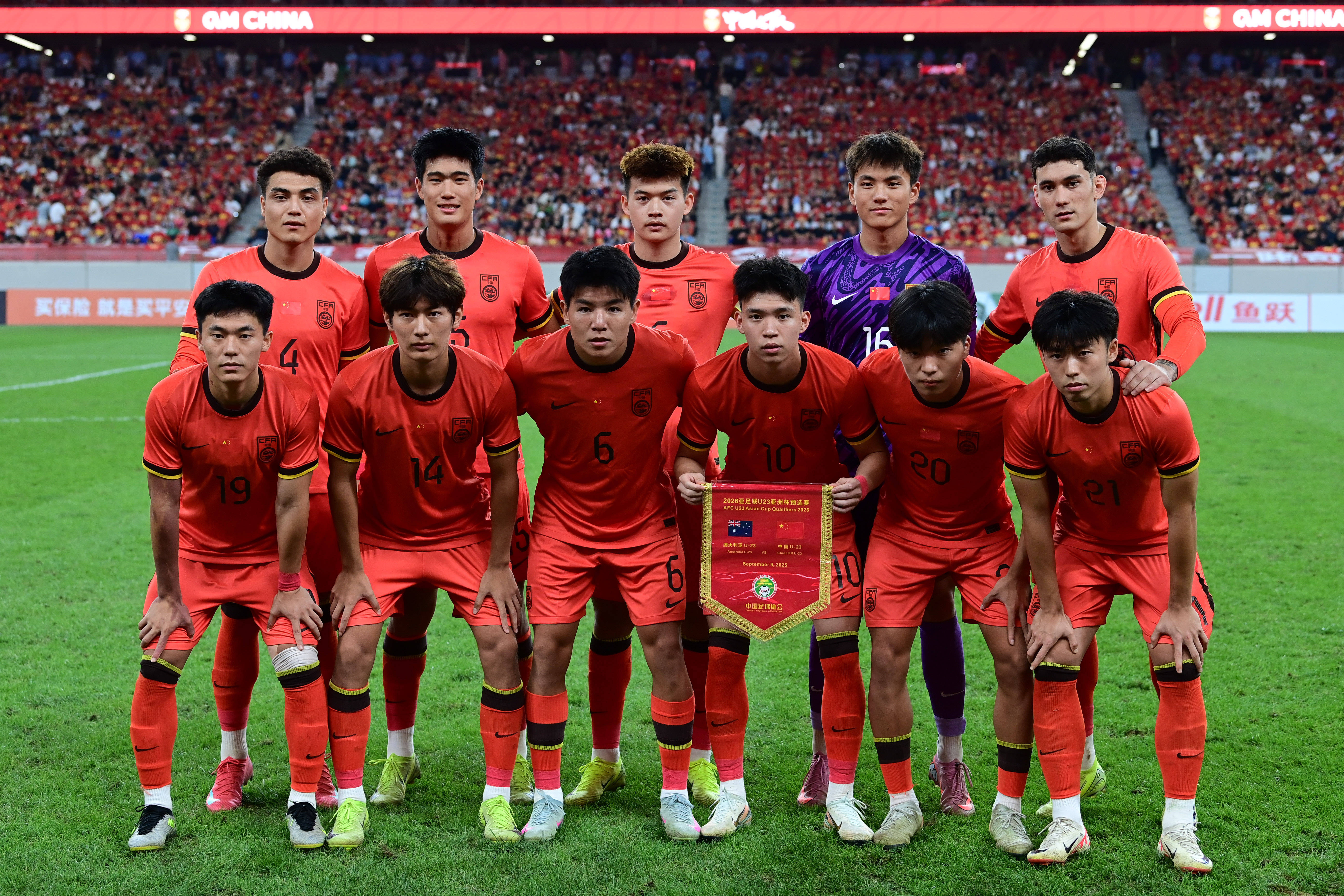 国内足球职业联赛2022首轮激情上演