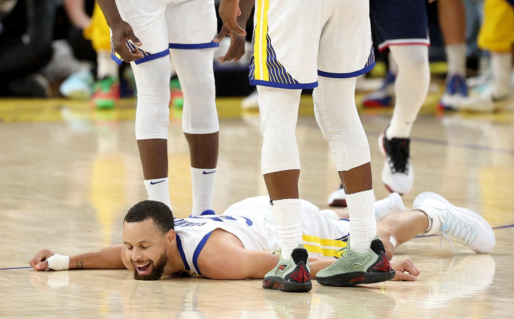 爱游戏在线登录-勇士101比108输给独行侠，连败不止