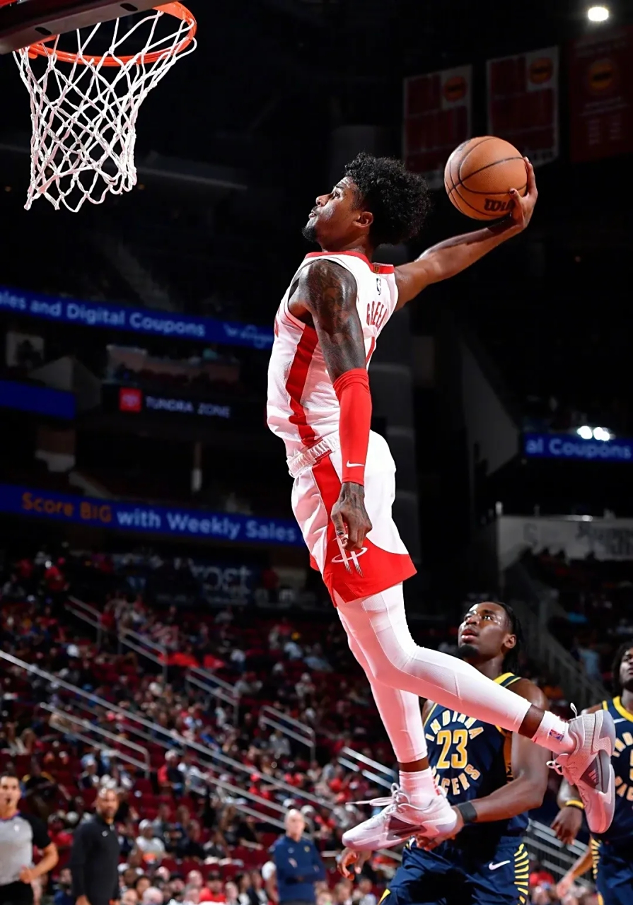 包含火箭客场大胜步行者，取得四连胜的词条