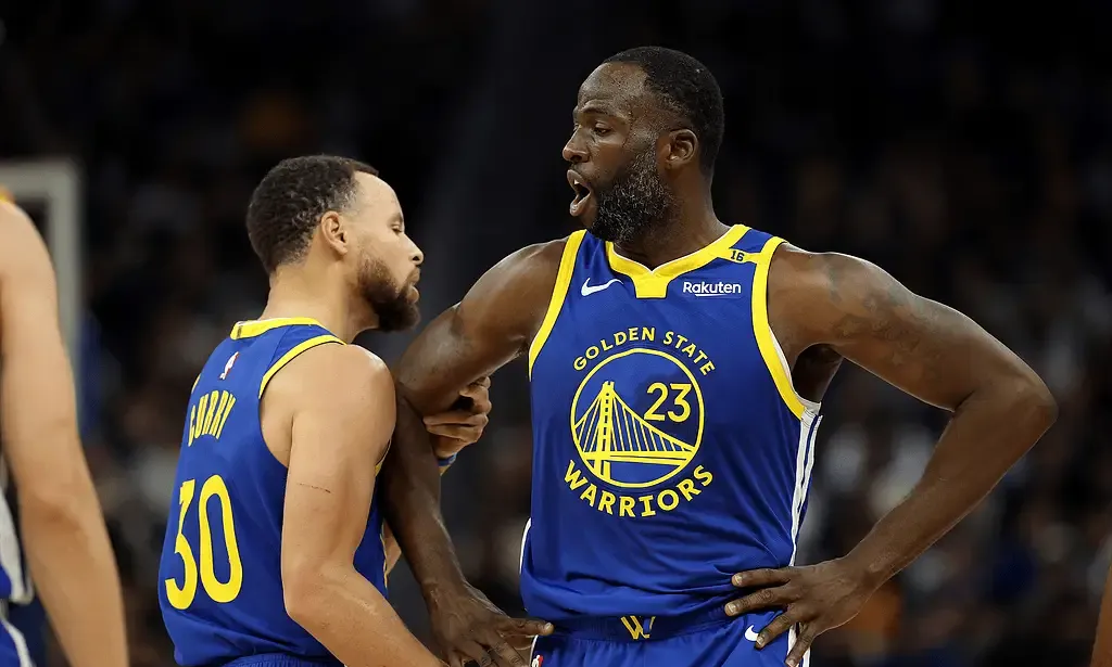 勇士主场力克独行侠保持不败