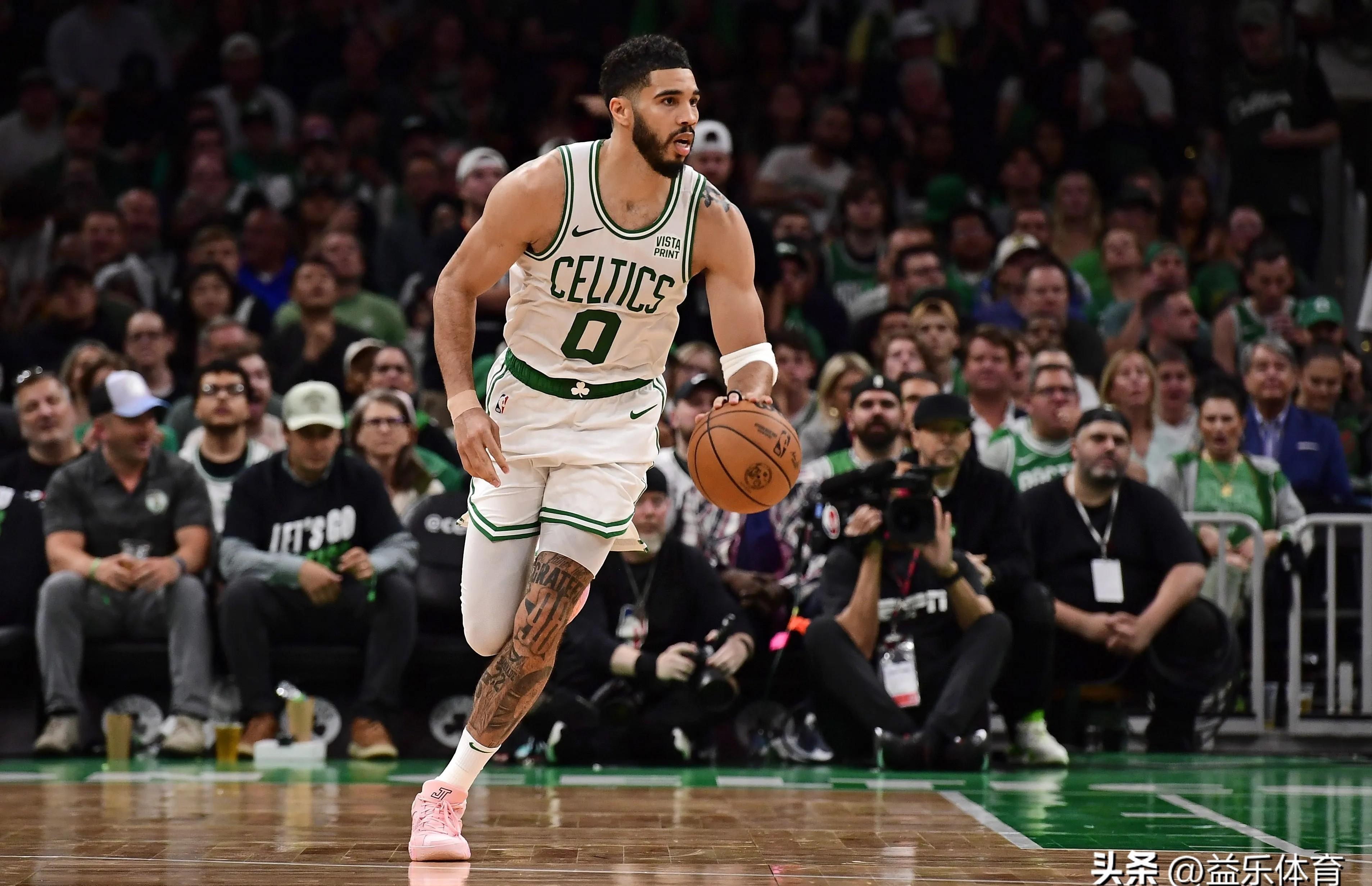 爱游戏网页版入口-凯尔特人击败雄鹿，沃克梦幻表现砍下40分