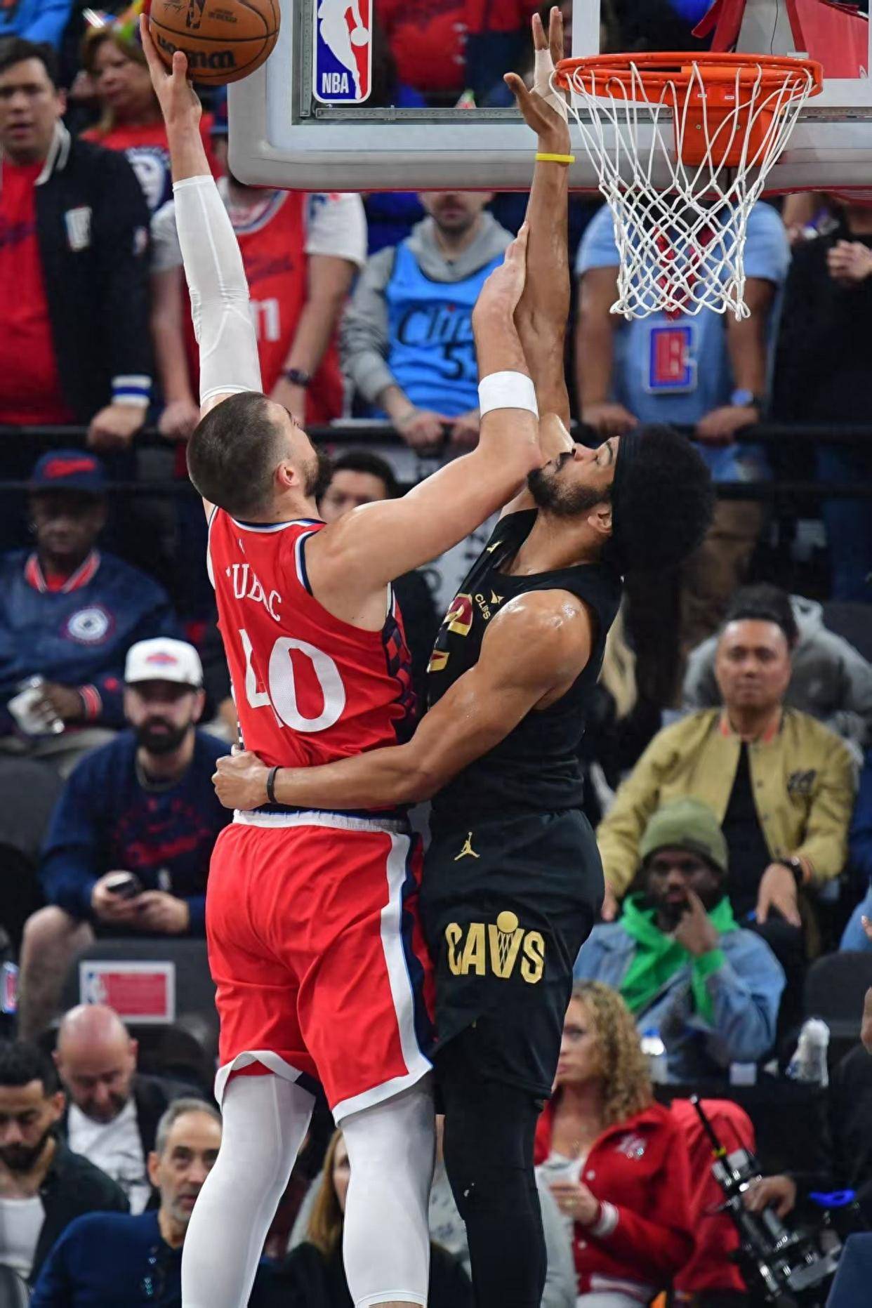 快船主场惨败，猛龙逆袭获胜