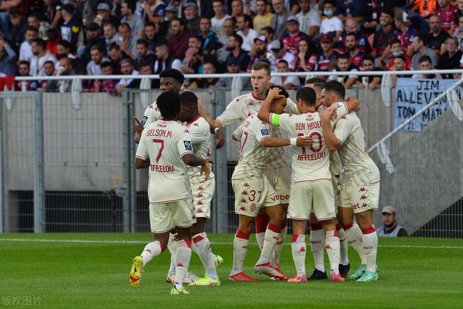 包含法甲劲旅全队受伤，卫冕冠军防线岌岌可危的词条