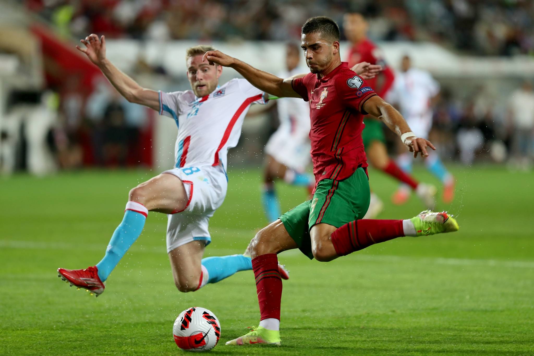 爱游戏亚洲官网-波兰战平斯洛伐克，实力对等