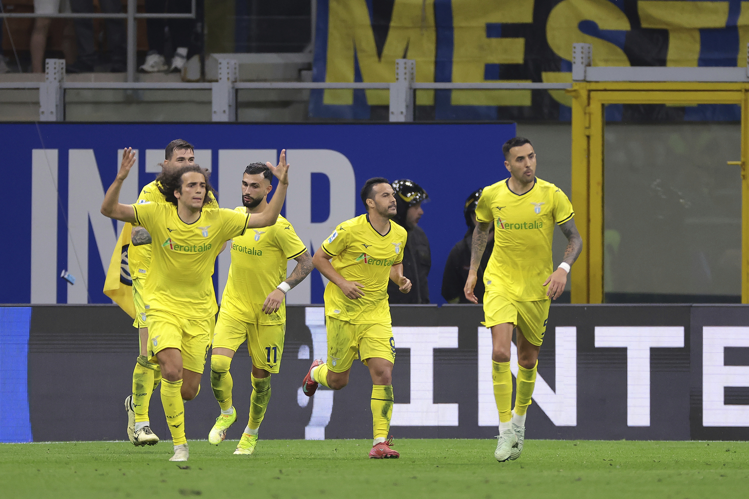 意甲球队客场获胜，抢先进军榜首位置！