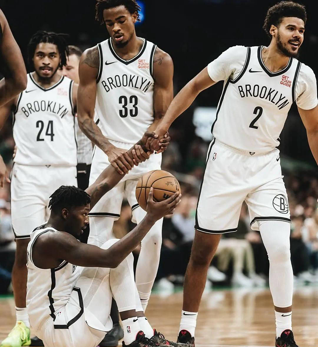 关于掘金惜败雄鹿，遭遇连败的信息