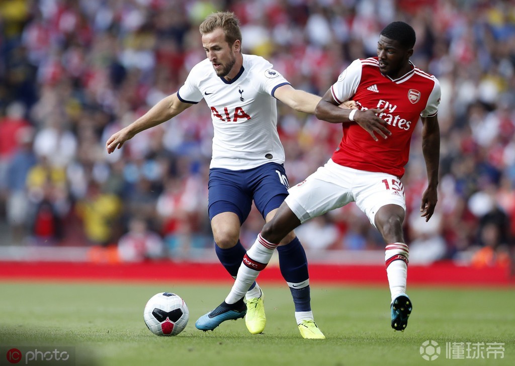 瓦朗谢纳球员遭遇红牌惨遭罚下的简单介绍