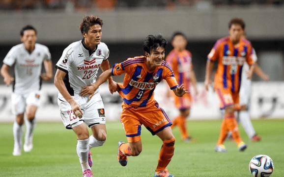 包含主场作战，柏太阳神战胜对手晋级的词条