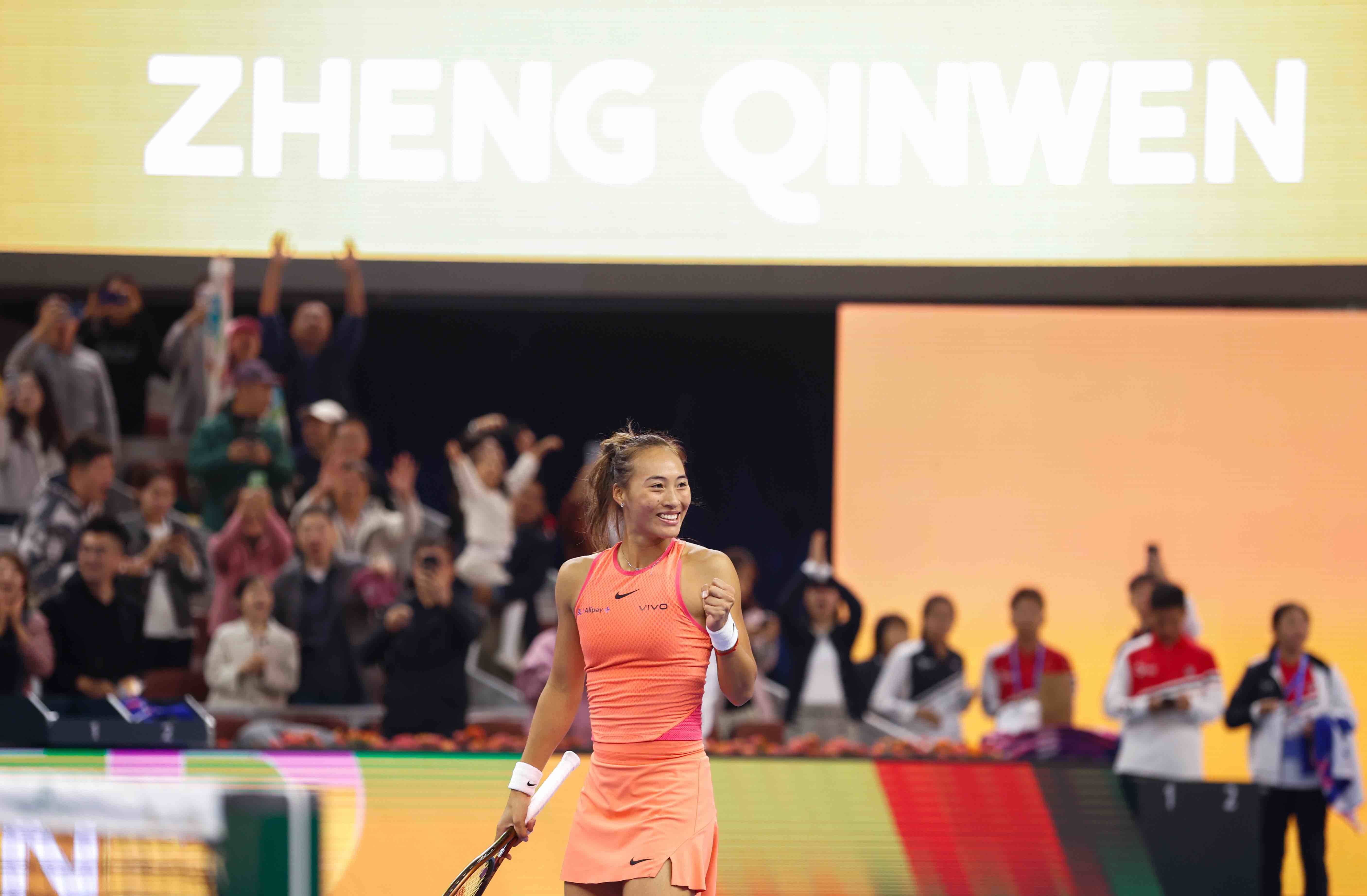 高水平比赛中女球员表现突出，领队成功